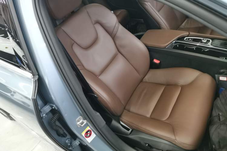 Used Volvo S90 2018 T4 Zhiyi Edition
