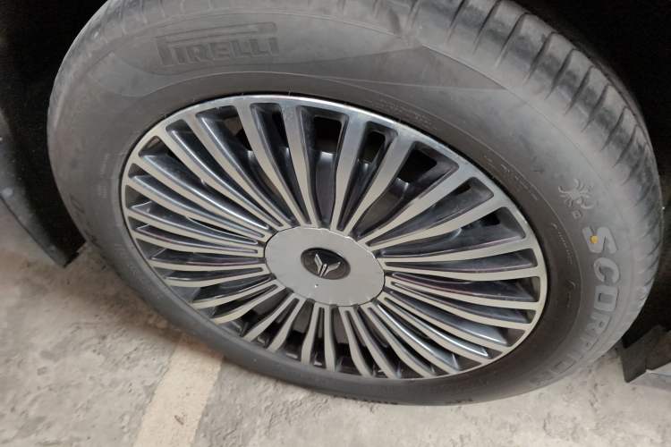 Used VOYAH Dream 2025 PHEV Four-Wheel Drive Excellence Kunpeng Edition
