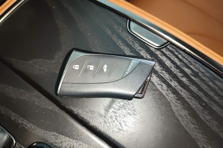 Used Lexus LS 2021 500h Executive Edition
