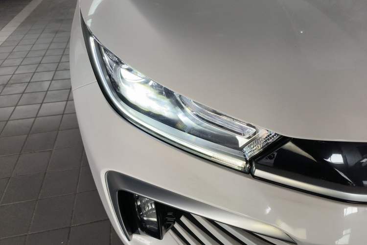 Used  Lingyun 2025 300T Two-Wheel Drive Starry Edition