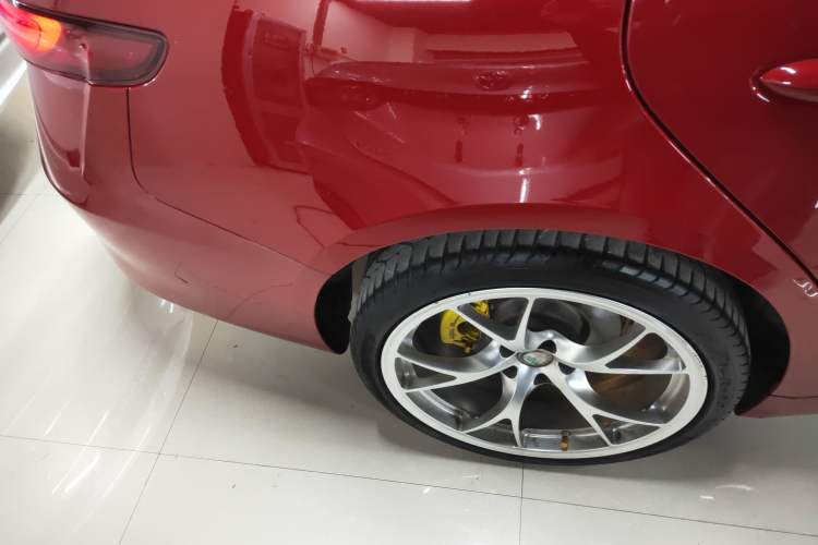 Used Alfa Romeo Giulia 2017 2.0T 200HP Luxury Edition
