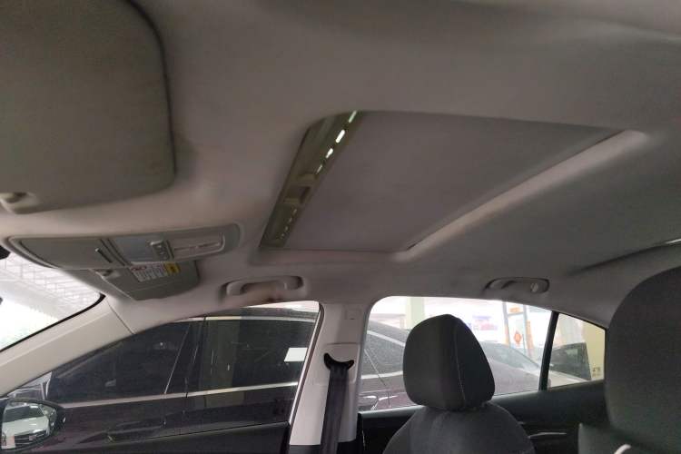 Used Roewe i5 2021 1.5L CVT Platinum Edition
