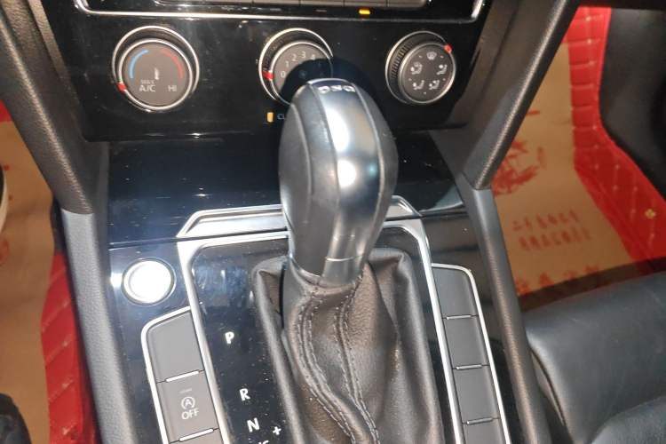 Used Volkswagen Magotan 2017 330TSI DSG Leading Model
