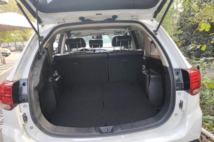 Used Mitsubishi Outlander 2016 2.4L 4x4 Luxury Edition 7-Seater