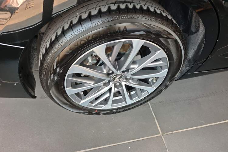 Used Lexus ES 2023 200 Excellence Edition
