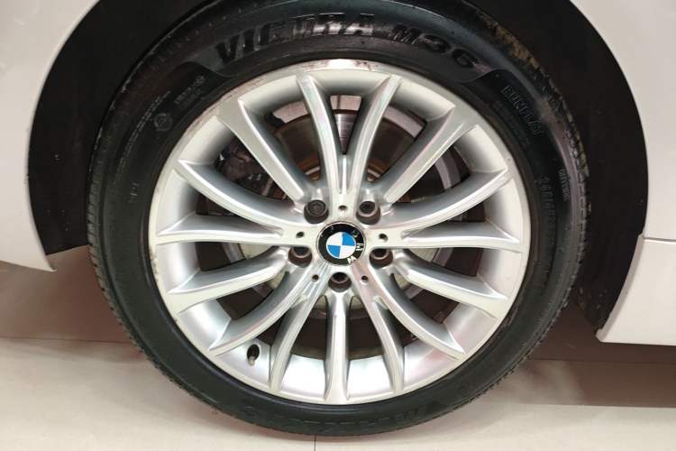 Used BMW 5 Series 2014 525Li Luxury Design Package
