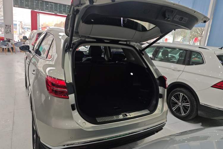 Used Hongqi HS5 2022 Revised Version 2.0T Smart Connect Flagship Edition
