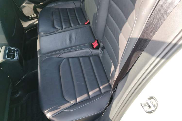 Used Volkswagen Lamando 2015 280TSI DSG Comfort Edition
