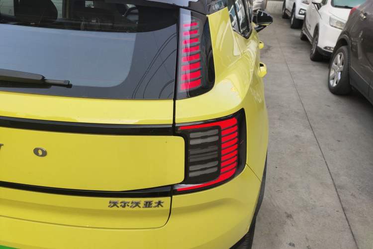 Used Volvo EX30 2025 Rear-Drive Long-Range Version Ultra