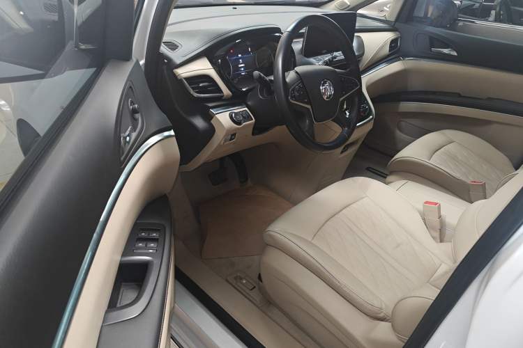 Used Buick GL8 2023 Facelifted Land Cruiser Executive Luxury Version