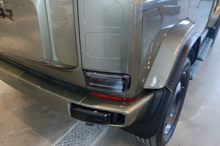 Used  V23 2025 401 Two-Wheel Drive Advanced Edition
