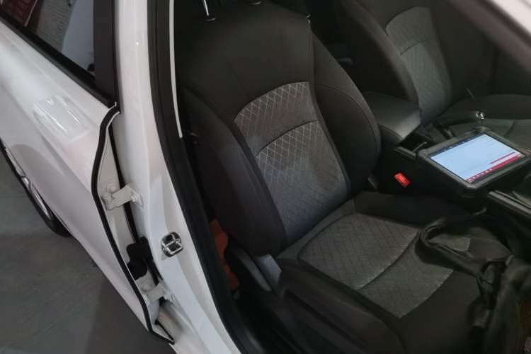 Used Roewe i5 2023 1.5L Manual Comfort Edition
