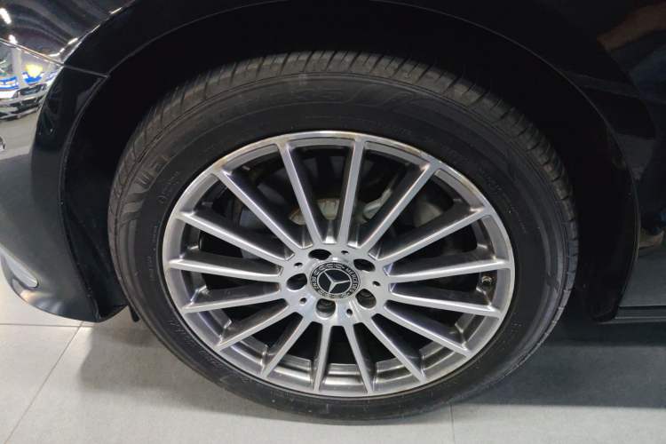 Used Mercedes-Benz E-Class 2023 Facelift E 260 L
