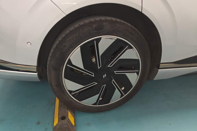 Used  eπ008 2024 210Max Range-Extended Version 6 Seats
