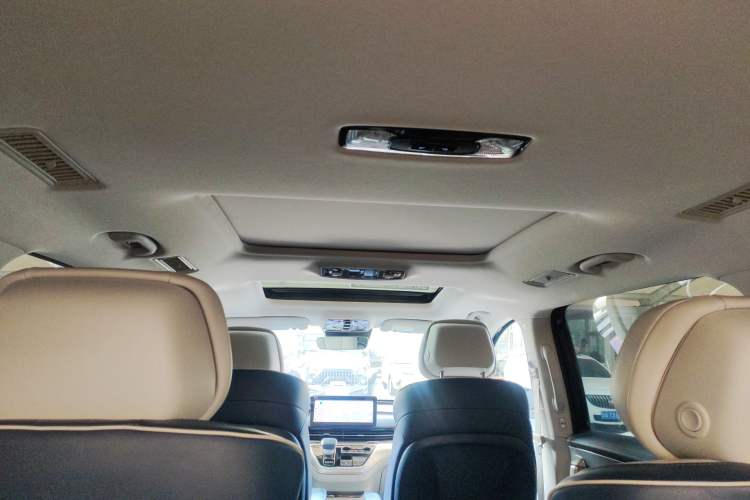 Used Roewe iMAX8 2021 400TGI Supreme Series Prestige Edition
