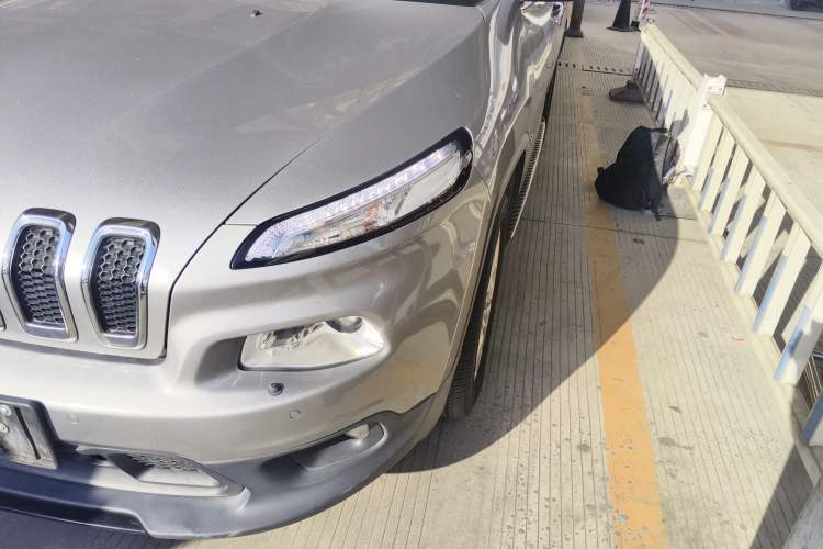 Used  Cherokee 2014 2.4L Luxury Edition
