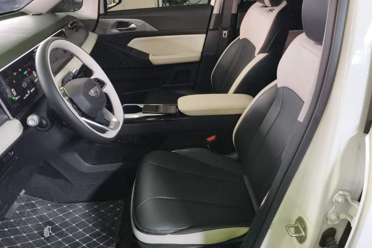 Used Geometry E Firefly 2024 401 km Fluorescent
