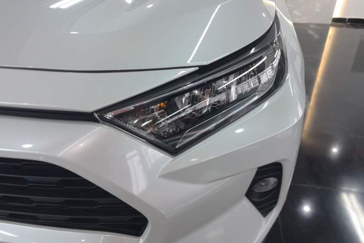 Used Toyota RAV4 2022 Dual-Engine 2.5L E-CVT Two-Wheel Drive Elite Edition
