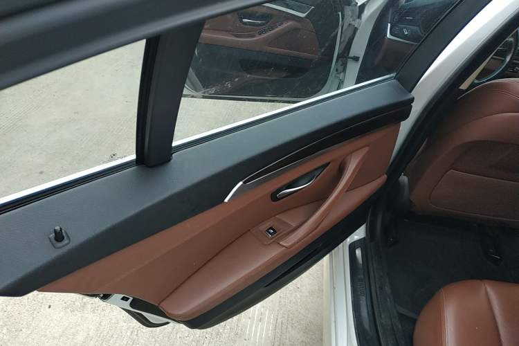 Used BMW 5 Series 2017 525Li Leading Model