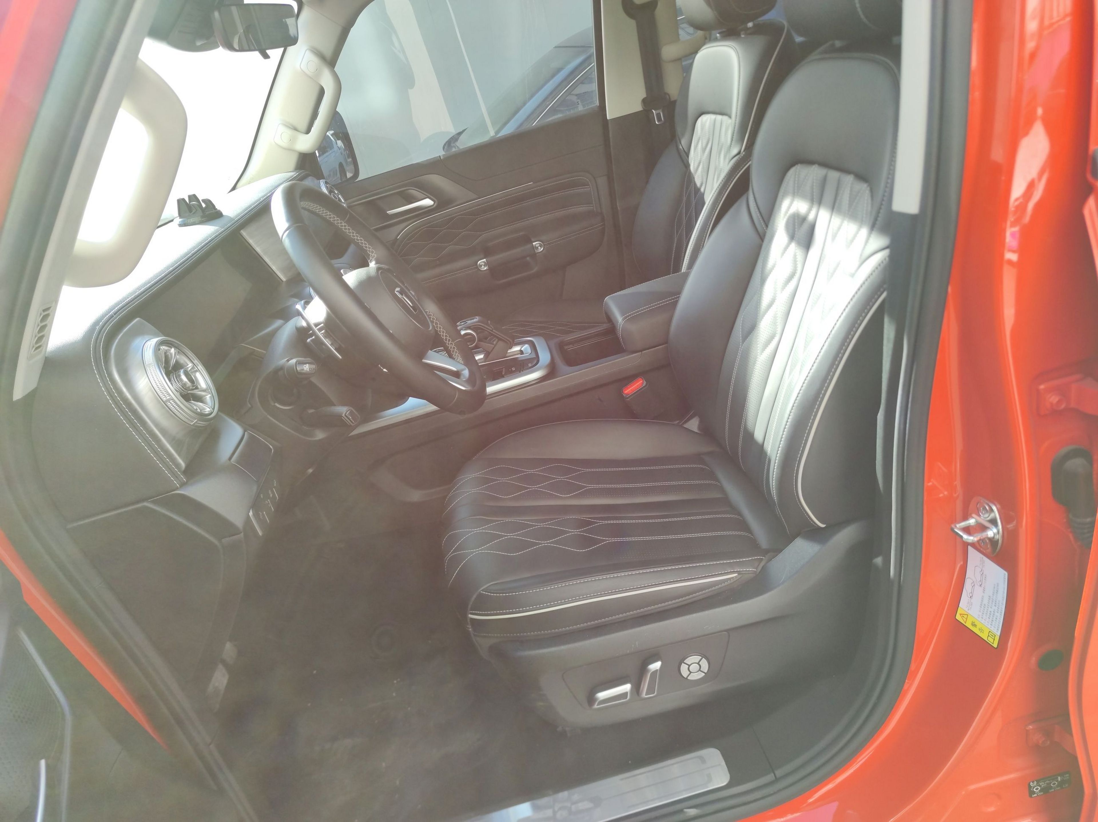 Переднее сиденье в автомобиле