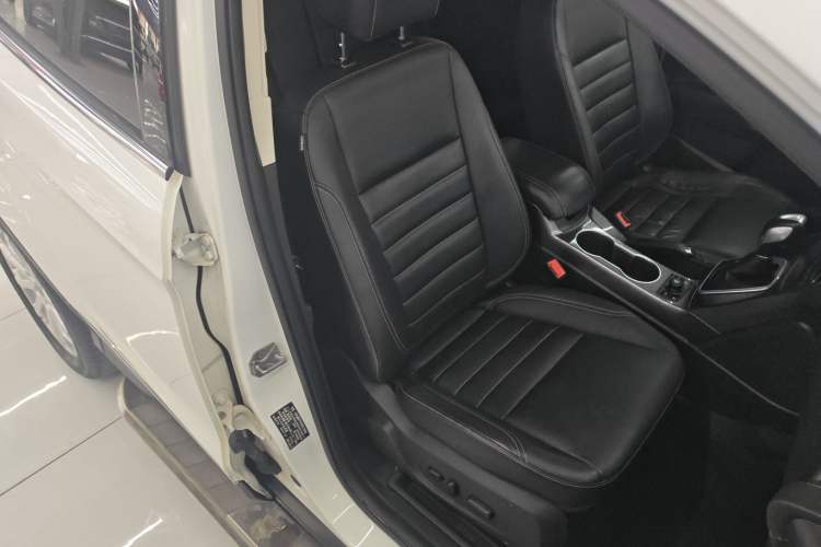 Used Ford Kuga 2015 2.0L GTDi Four-Wheel Drive Prestige Model