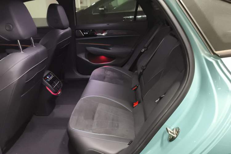 Used Volkswagen Passat 2025 Pro 380TSI Starry Dragon Luxury Edition
