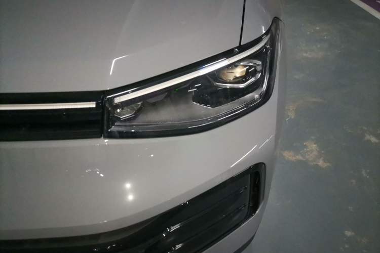 Used Volkswagen Tharu 
