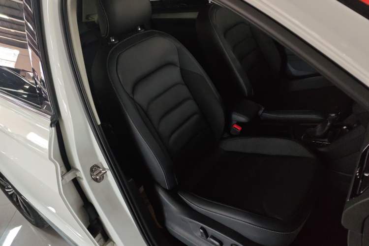 Used Volkswagen Tiguan L 2020 330TSI Automatic Two-Wheel Drive Panoramic Comfort Edition China VI Standard
