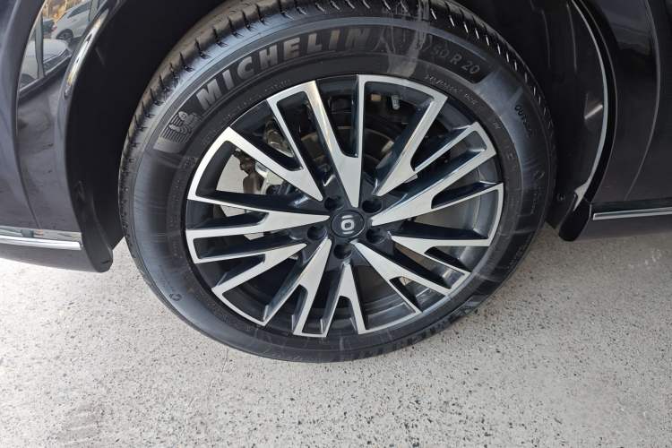 Used  Q07 2025 215 Flagship PLUS