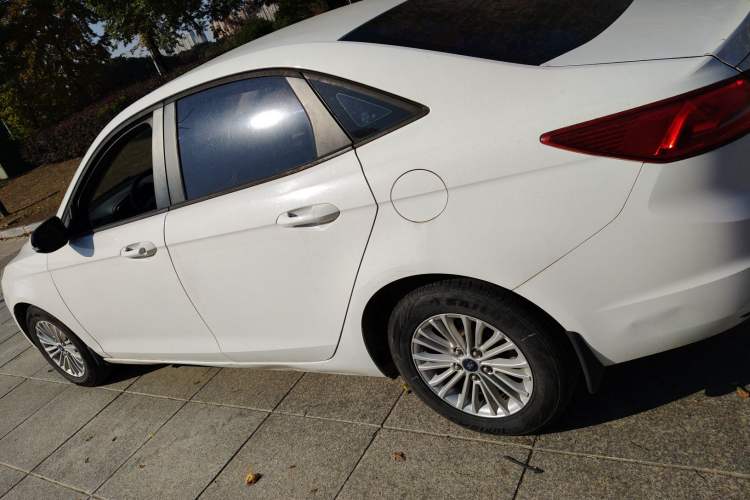 Used Ford Escort 2015 1.5L Manual Comfort Model
