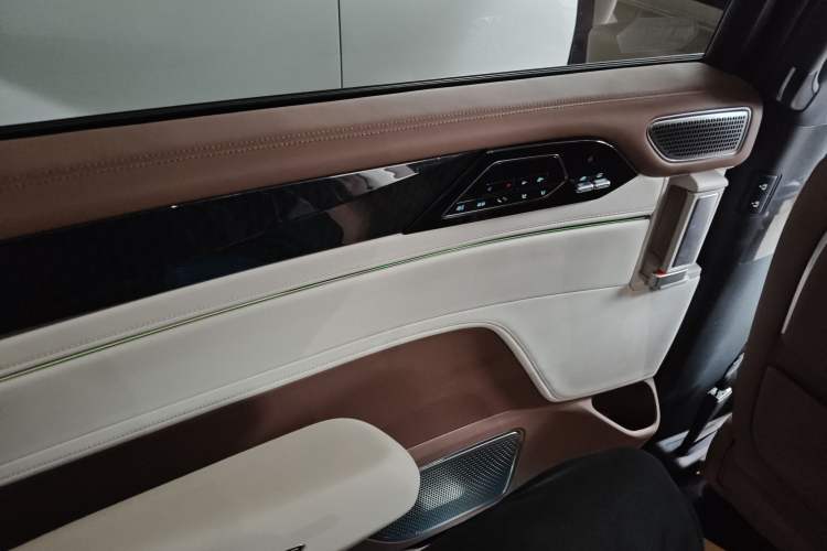 Used BYD Xia 2025 DM-i 1.5T 180km Beyond Edition
