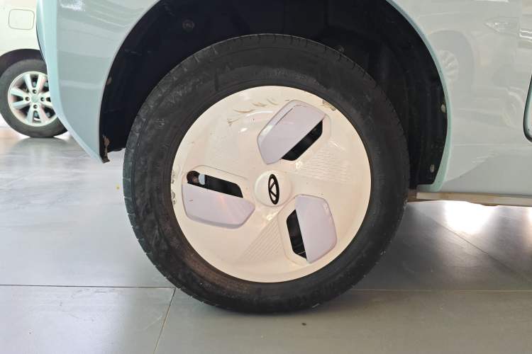 Used Chery QQ Ice Cream 2022 120km Conical Shape Lithium Iron Phosphate