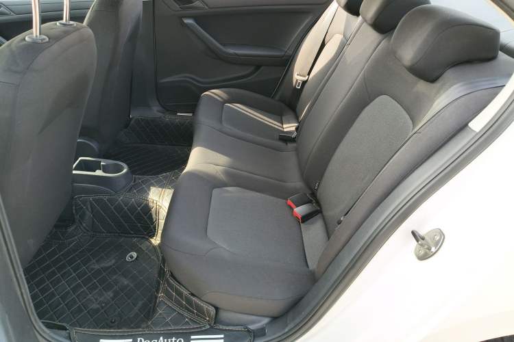 Used Volkswagen Jetta 2015 1.6L Manual Fashion Edition
