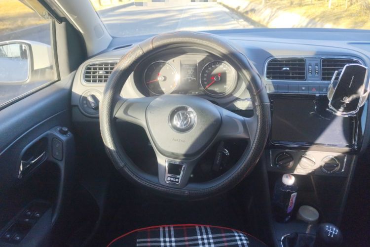 Used Volkswagen Polo 2014 1.6L Manual Comfort Edition
