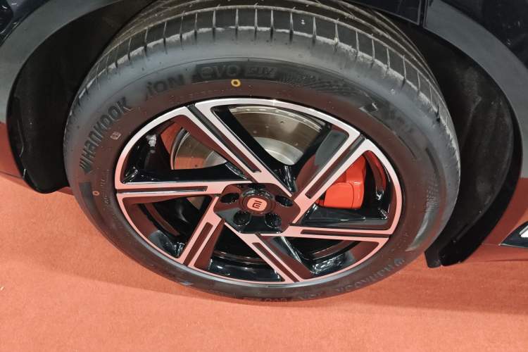 Used  YU7 2025 Ultra-Long Range High-Performance All-Wheel-Drive Max Edition
