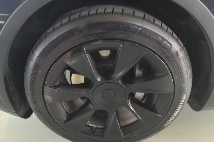 Used Tesla Model Y 2021 Long-Range All-Wheel-Drive Version 3D7