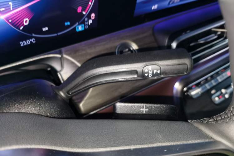 Used Mercedes-Benz V-Class 2024 V 300 L Long Wheelbase Luxury Edition
