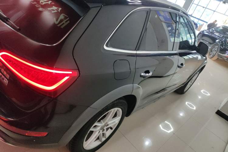 Used Audi Q5 2018 Collector's Edition 40 TFSI Technology Model
