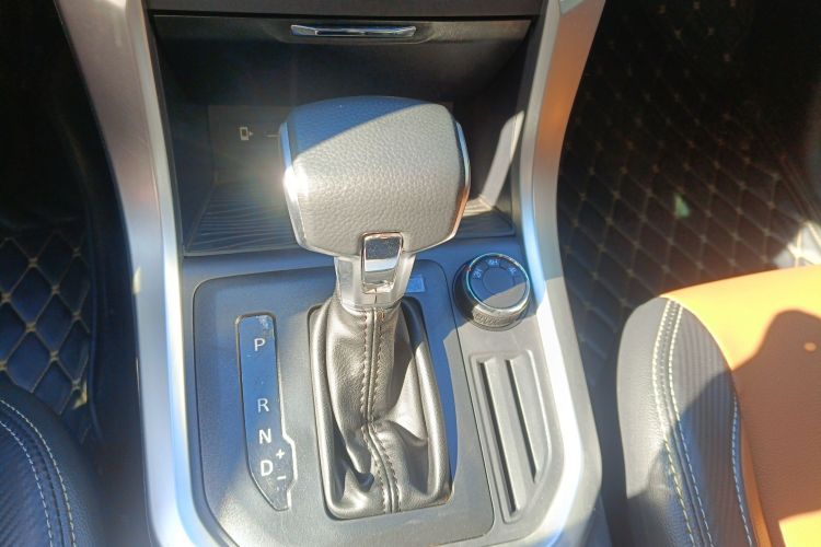 Used SAIC MAXUS T70 2021 2.0T Diesel Automatic 4x4 Elite Version with Long Bed and High Ground Clearance
