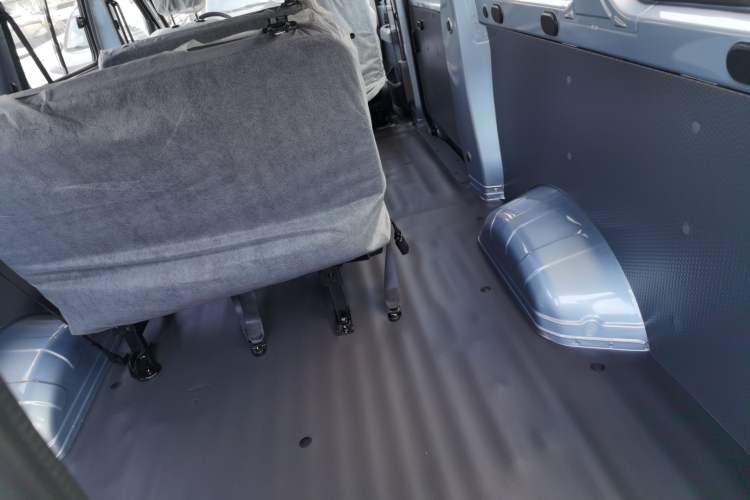 Used Wuling Yangguang 2024 300KM Comfort Version Passenger Van 75kW
