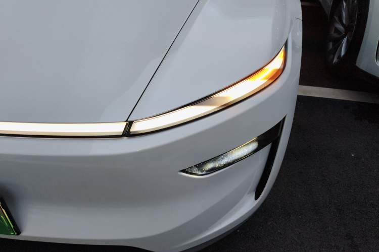 Used Tesla Model Y 2025 Long-Range All-Wheel-Drive Version
