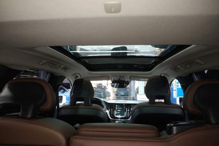 Used Volvo XC60 2019 T5 4x4 Smart Edition China V Standard
