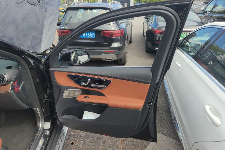 Used Mercedes-Benz GLC 2024 Refreshed GLC 300 L 4MATIC Dynamic Version 5 Seats
