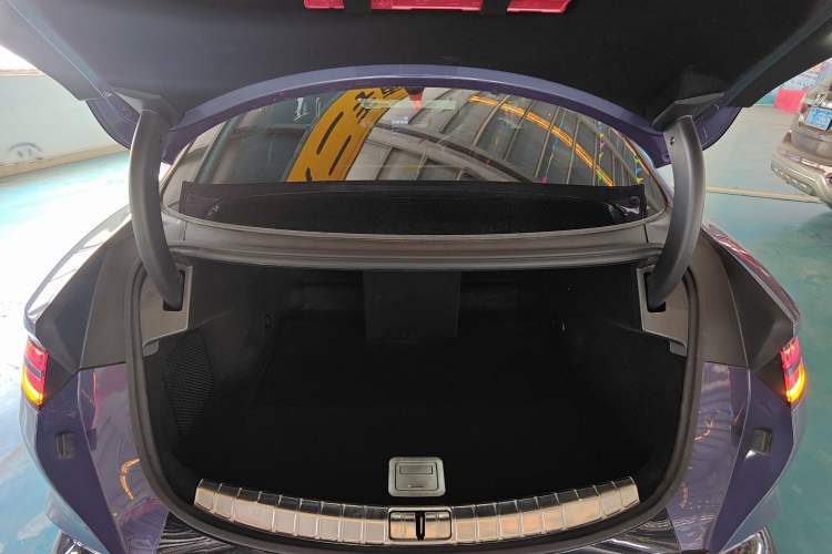 Used Denza Z9 2024 1100 km Four-Wheel Drive Max Version