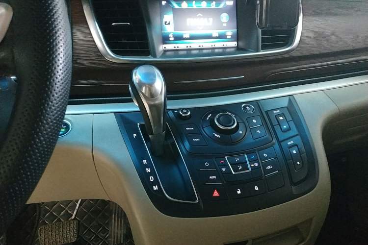 Used Buick GL8 2018 28T Luxury Model China VI Standard