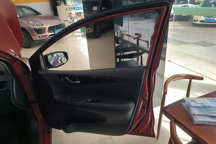 Used Nissan Tiida 2016 1.6L CVT Cool Dynamic Edition
