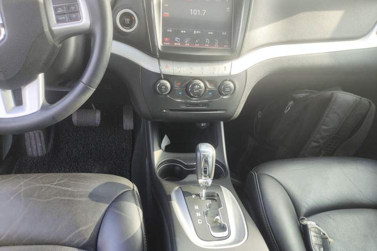 Used Dodge Journey 2013 2.4L Two-Wheel Drive Luxury Version
