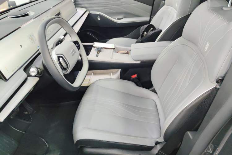 Used  E8 2024 550 km Range Rear-Drive Dragon Edition
