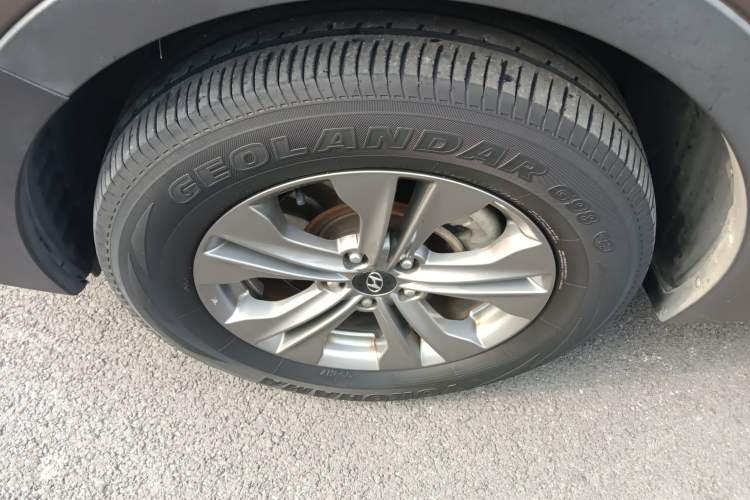 Used Hyundai Santa Fe 2013 2.4L Automatic Two-Wheel Drive Smart Version
