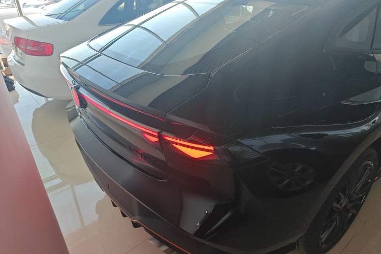 Used Changan UNI-V 2025 Model Third-Generation 2.0T Dynamic Edition